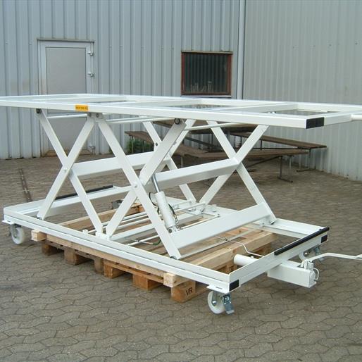 A double horizontal lift made by Power Lift