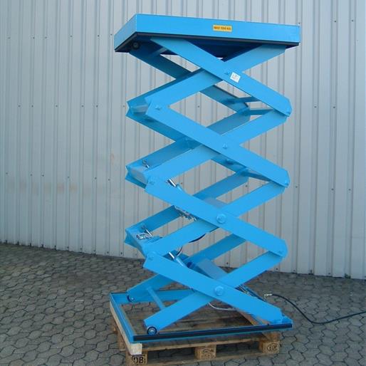 A quadruple vertical lift made by Power Lift