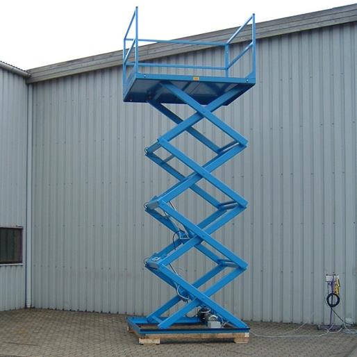 A quadruple vertical lift made by Power Lift